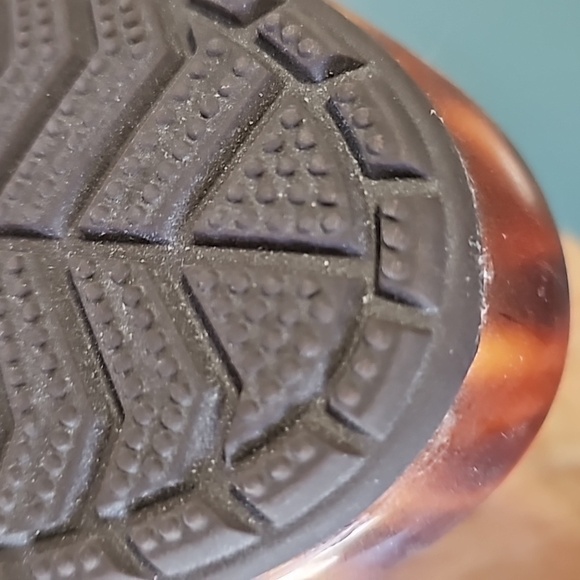 Crocks two tone brown. Rubber shoes. Size 8. Very good used condition. - Picture 7 of 8